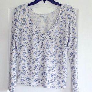 Hollister long sleeve V-neck top Size L